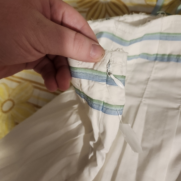 NWT Old Navy White A-Line Skirt with Blue Accents - Picture 5 of 9